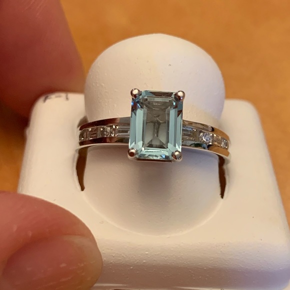 NEW 14KW Gorgeous Emerald Cut Aqua Marine Ring - Picture 2 of 16